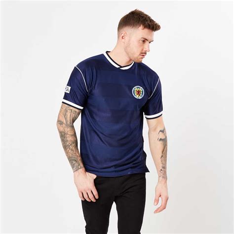 Scotland is the joint oldest football team on the planet (along with england), and here you can celebrate in style with one of many retro scotland tops from the 60s, 70s, 80s and. Buy Scotland 1986 Retro Football Shirt | Scotland 1986 ...