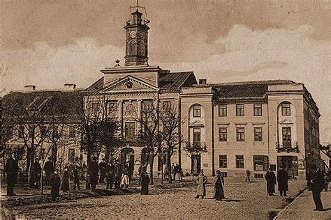 Działka o kształcie nieregularnym, mieści się między dwoma ulicami ( wyjazd na ul. Płock - Fotogaleria miasta Płocka - XIX w. - 1939 r ...