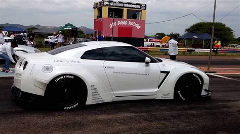 Toyota Supra vs. Nissan GTR R35 Liberty Walk - YouTube