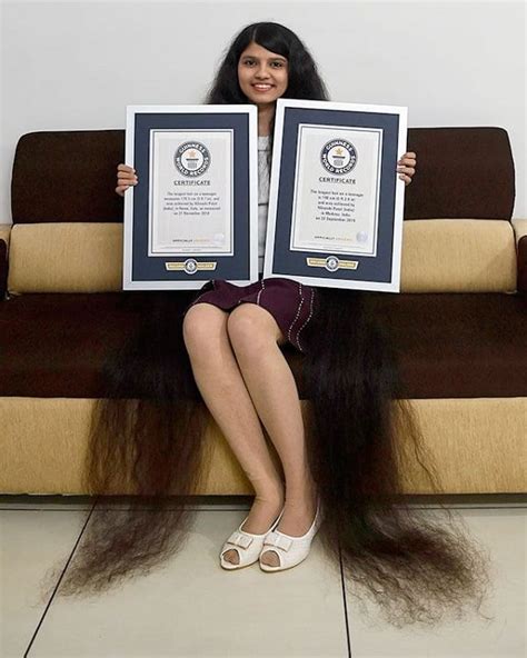 Une fille de 17 ans détient le record Guinness des plus longs cheveux