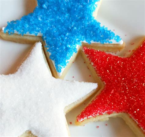 Amber has over 12 years of cookie decorating experience and has traveled the world teaching others how to decorate beautiful cookies on their own. My Cookie Clinic: STAR COOKIES/ Patriotic Fourth