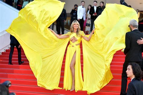 海蒂克拉姆的黄色断路礼服在戛纳电影节 POPSUGAR时尚 金宝搏亚洲滚球系统 金宝搏app