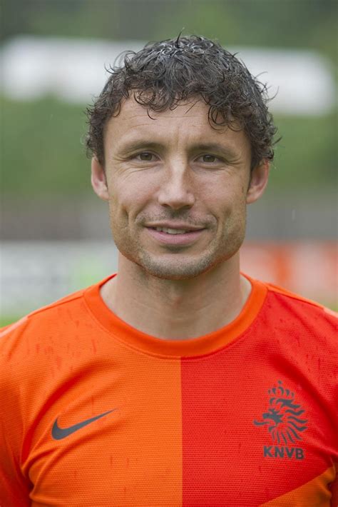 Van bommel zelf wordt tussen 21 en 22 uur op de markt in maasbracht verwacht. Капитан сборной Нидерландов