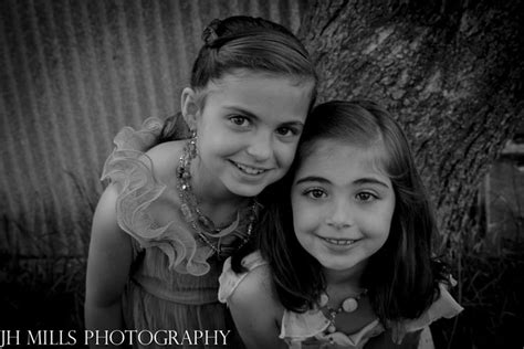 Sisters Pose Sister Poses Sisters Creative Best Photography Photograph Fotografie