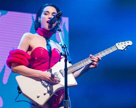 st vincent s annie clark performs intimate acoustic cover of pearl jam s tremor christ