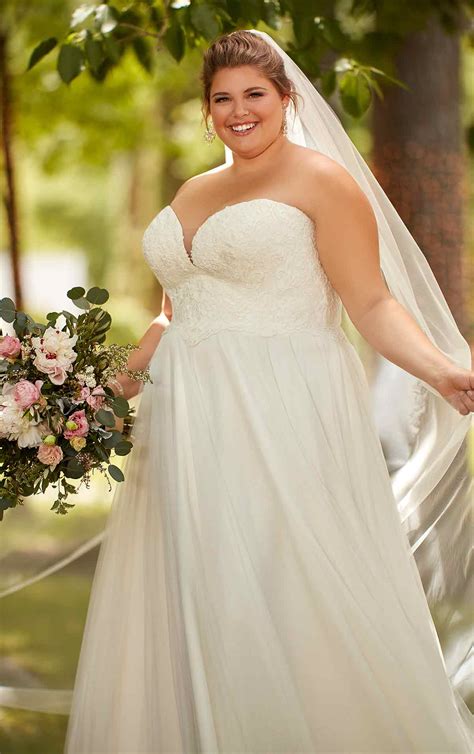 Feeling ecstatic as you walk down the aisle. Affordable Plus Size Wedding Dress with French Tulle ...