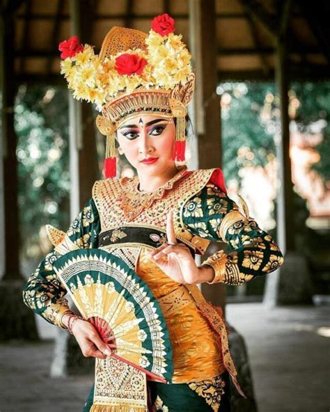 Tari Bali Yang Menggunakan Kipas