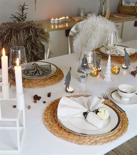 Choose between a table cloth, table runner or place mats. 28 Christmas dinner table decorations and easy DIY Ideas