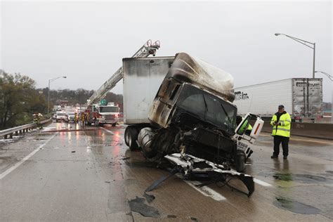 Semi crash closes I-70 westbound near downtown Zanesville
