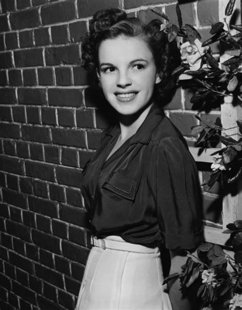 30 Beautiful Black And White Portrait Photos Of Judy Garland In The 1940s ~ Vintage Everyday