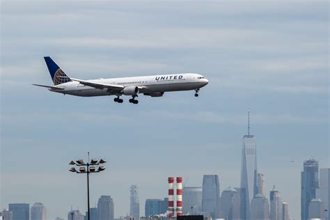 United Airlines Strips ‘continental From Parent Companys Name Bloomberg