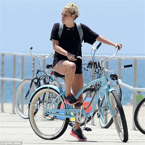 Kesha Ditches The Make Up And To Go Bike Riding With A Friend Daily
