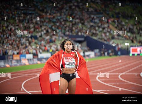 Mujinga Kambundji Mit Ihrer Landesflagge Der 200 Meter Bei Den