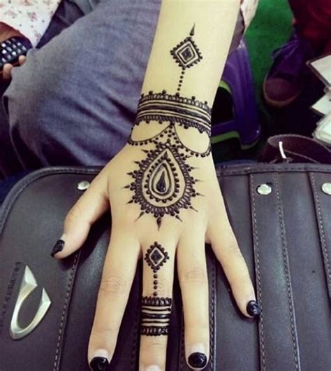 From small and simple ideas to large creative designs, there is artwork and drawings to suit your desires. Trending Mehndi Designs-50 Latest Henna Tattoo Ideas for 2018