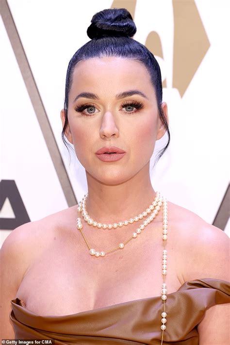 Cma Awards 2021 Katy Perry Turns Up The Heat In A Figure Hugging Brown Leather Dress Daily