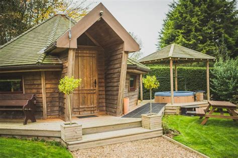 11 lodges with hot tubs near hull 2023 best lodges with hot tubs
