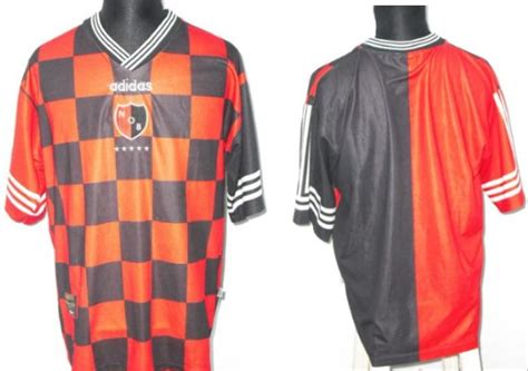 A part of the online history of football kit from argentina primera division and all over the world. Newells Old Boys Home football shirt 1996 - 1999. Added on ...
