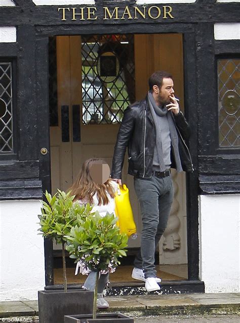 Danny Dyer Takes Daughter Sunnie For Lunch At Manor Hotel Near Eastenders Set Daily Mail Online