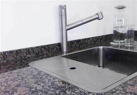 Wer seine küche wirksam aufwerten will, legt sich am besten eine küchenarbeitsplatte aus granit zu. Granit-Arbeitsplatten aus Granitwerk - dieoptimalekueche.de