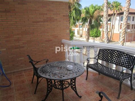 Piso y plaza de aparcamiento, de tres dormitorios y dos baño, en la planta primera de un edificio con ascensor Piso en venta en Noria del Pino en Huércal-Overa por 123.500