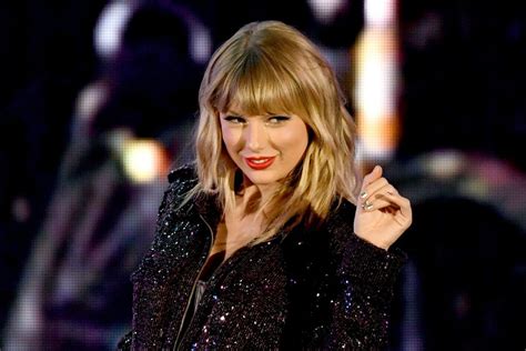 Taylor Swift Surprises Fans By Announcing That ‘red Will Be Her Next