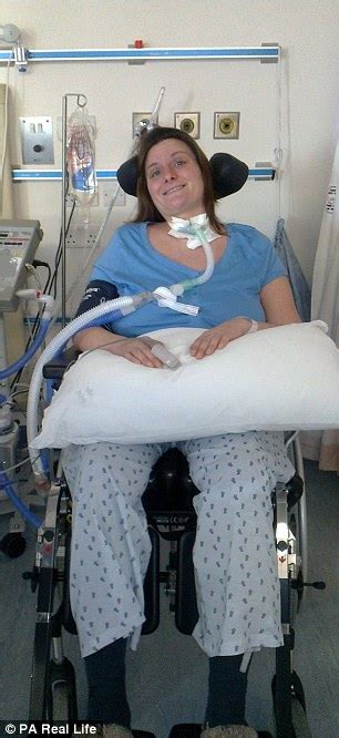 Woman Who Thought She Had A Cricked Neck Fell Into A Coma And Woke Up Paralysed Daily Mail Online