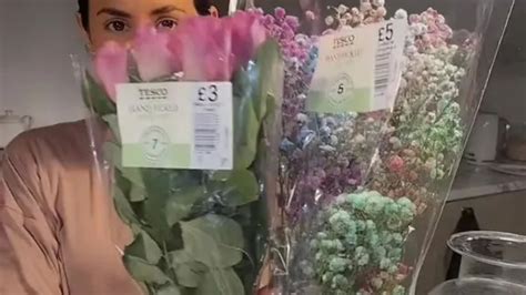 Savvy shopper shares 1p hack that will make your flowers last for weeks