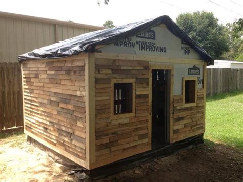 That is the beauty of this garden shed because it is so easy to modify to fit your needs. Use pallet wood for siding on an outdoor shed | Pallet ...