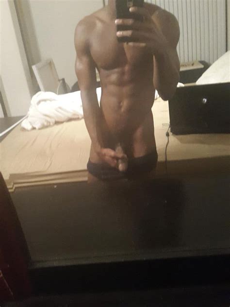 Sexy Black Stud Novemberguyy On Gay Webcam Mrgays