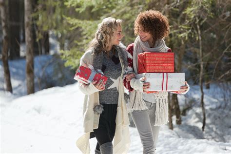Therefore, the question of what to give a pregnant friend, will disappear by itself, if you watch it for a while. 3 unique gifts to give your best friend this holiday season