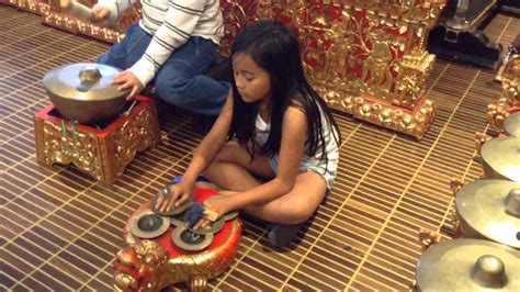 Alat musik yang satu ini sering kita temui pada beberapa kesenian tradisional di indonesia, terutama di jawa. Anak anak indonesia, gamelan bali - YouTube