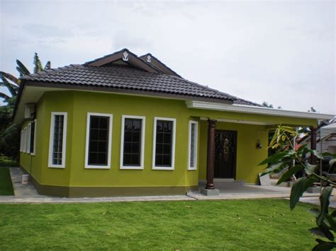 6 gambar desain rumah minimalis warna abu abu yg paling sumber arsitekindonesia.id. Beberapa contoh cat rumah warna hijau muda - Cari ...