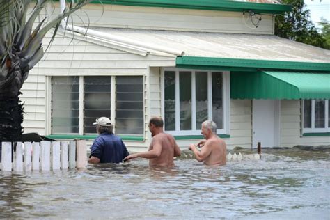 Tausende Menschen Fliehen Vor Berschwemmungen In Australien Der Spiegel
