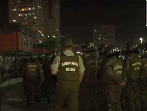 Video Fuerzas Especiales De Carabineros Desalojaron Instalaciones De