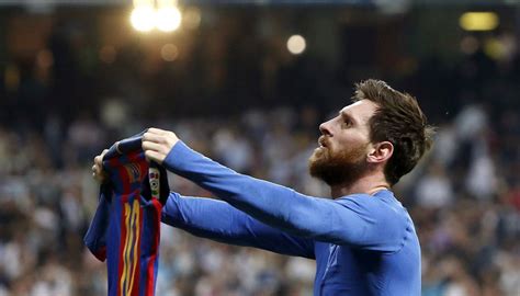 Real madrid y barcelona miden sus opciones de ser campeones de liga en valdebebas , escenario inédito de un partido como este, que además ha sido objeto de discusión durante toda la semana. Lionel Messi's 500th Barcelona Goal Earns El Clasico Win ...