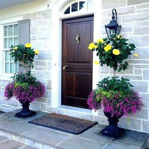 Browse our carefree collection of furniture, home accents, bedding, curtains and art with nautical style. 35 Beautiful Summer Planters Ideas For Front Door Decor ...