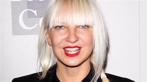 Sia Takes On Paparazzi By Posting Her Own Naked Photo