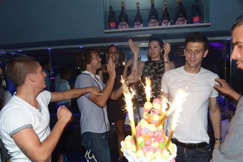 Notizie su marco motta a genova. Festa in discoteca per i 30 anni di Thiago Motta