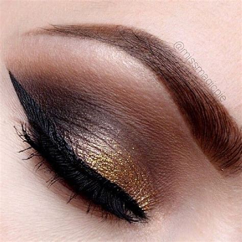 Smokey Eye With Gold Glitter Eye Makeup Love Makeup Hair Makeup