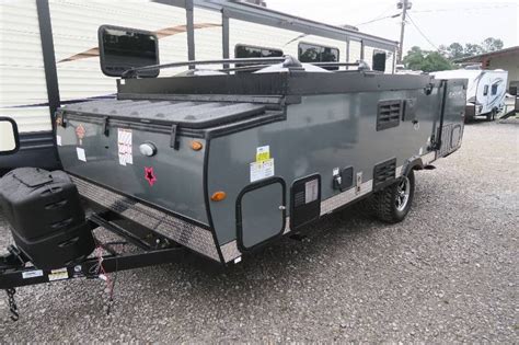 There is a wide range of camper styles, sizes, and amenities available. NEW 2019 FLAGSTAFF HARDSIDE POP-UP CAMPERS 21TBHWSE ...