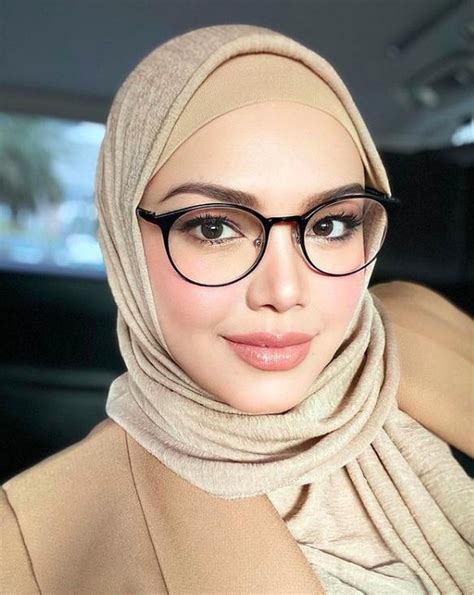 Facebook rasmi untuk mengeratkan silratulrahim dengan semua peminat di seluruh dunia. 7 Potret Siti Nurhaliza Hamil Anak Kedua, Makin Glowing ...