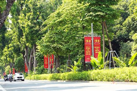 Nên nhớ là rất nhiều người miền bắc chịu không nổi cái nóng cái lạnh ngoài đó mà phải vào trong nam ở. Thời tiết ngày 18/11: Hà Nội tăng nhiệt, TP.HCM mưa bất chợt