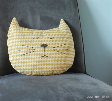 Free Tutorial And Template Cat Head Throw Pillow Cat Pillow Pattern