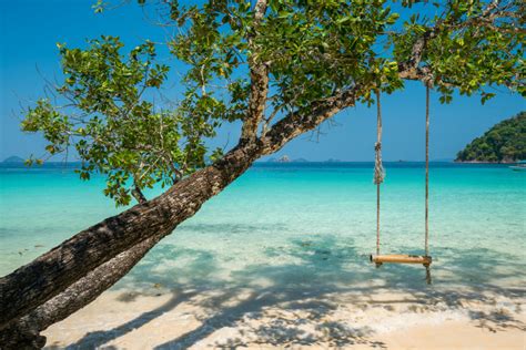 Hagelwitte stranden, azuurblauwe zee, palmbomen die meedeinen op het ritme van de wind…. Beste Reisezeit Myanmar - Urlaub im Land der Goldenen Pagoden