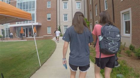 Hundreds Of Students Move Into Mercer University Dorms