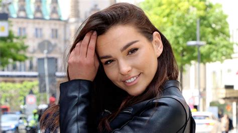 Nikos 'freundin tiffani droht, ihn am nächsten tag zu verlassen, sofern er nicht verspricht, monogam zu bleiben. Lili Paul-Roncalli: Liebes-Sensation! Ist DAS ihr neuer ...