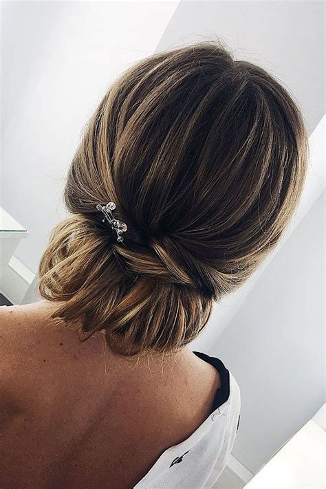 We've recruited the lovely jo cowan and claire chapman of belle bridal to share their expert advice on whether to go uniform or unique, with your bridesmaid dresses. 48 Perfect Bridesmaid Hairstyles Ideas | Hair styles ...