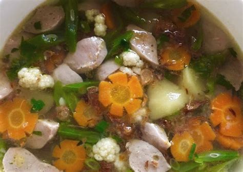 Tambahkan sayur kubis, daun seledri, daun bawang dan bawang merah goreng secukupnya.koreksi rasa, angkat sop sayur yang telah mendidih dan matang. Cara Membuat Sayur Sop Bakso yang Sedap dan Mudah - Aneka ...