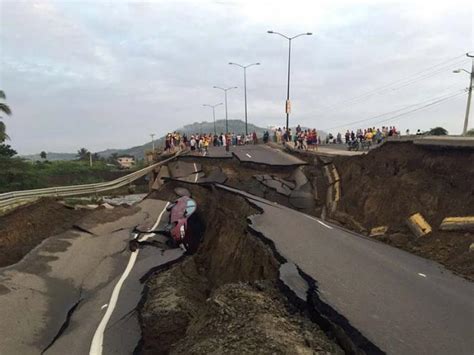 El terremoto, el más fuerte en el país desde 1979, y que fue sentido también en colombia y perú, ocurrió sobre las 19h00 (00h00 gmt) del sábado. Ecuador en alerta tras fuerte terremoto › Mundo › Granma ...