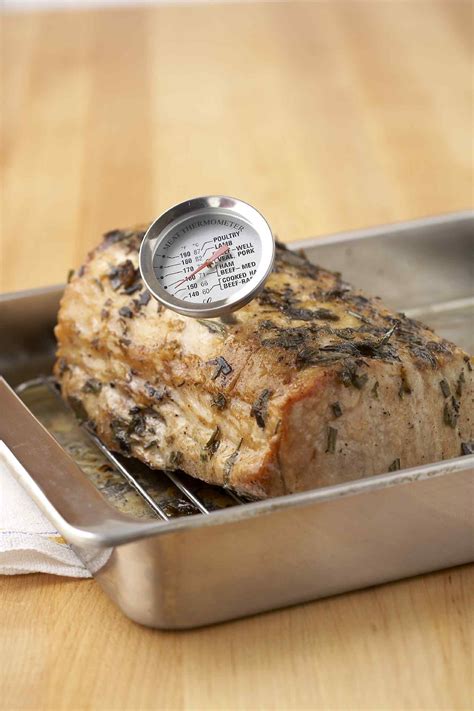 Here's how to read and use an internal meat thermometer, plus a handy chart on minimum internal temperatures. Using a Meat Thermometer | Better Homes & Gardens